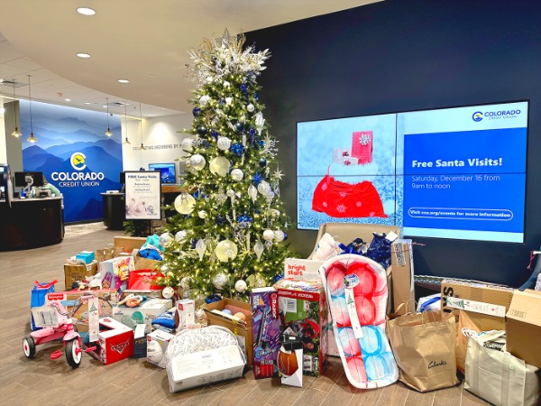 Christmas tree with presents around